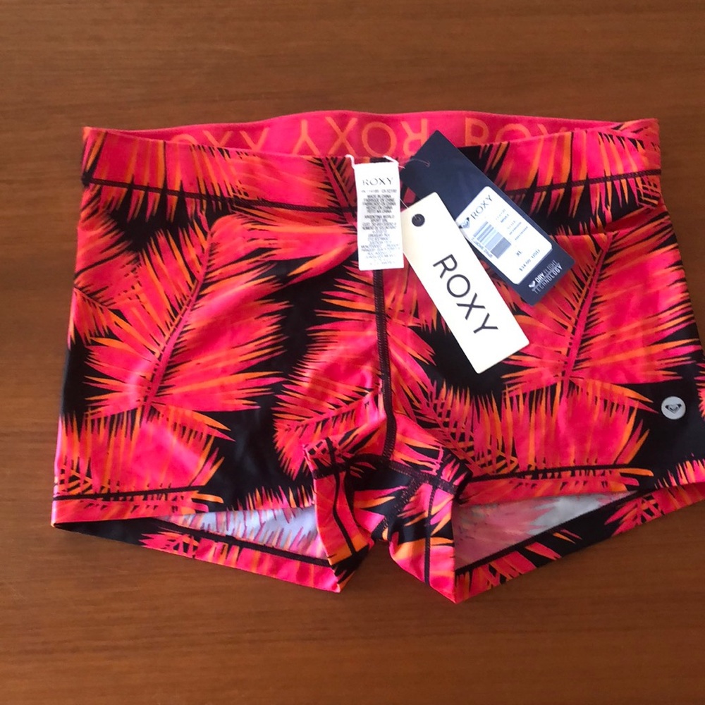Roxy spike shorts XL NWT  floral leave print pink